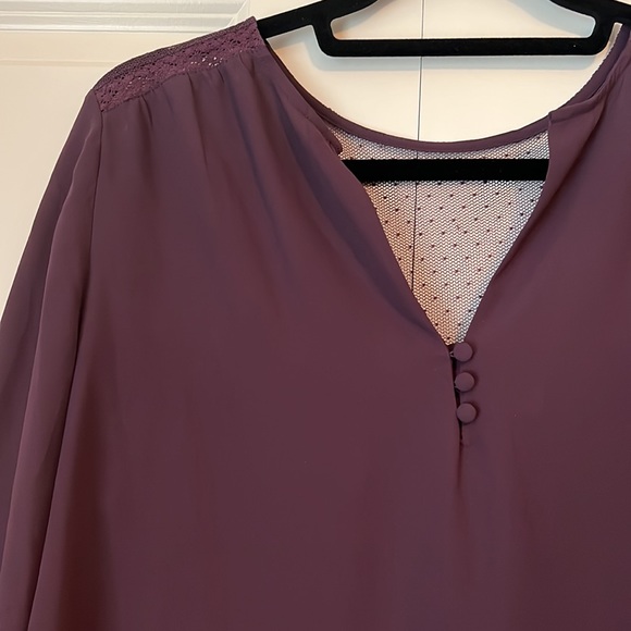 Plum colored polyester 3/4 sleeve blouse - Picture 2 of 6